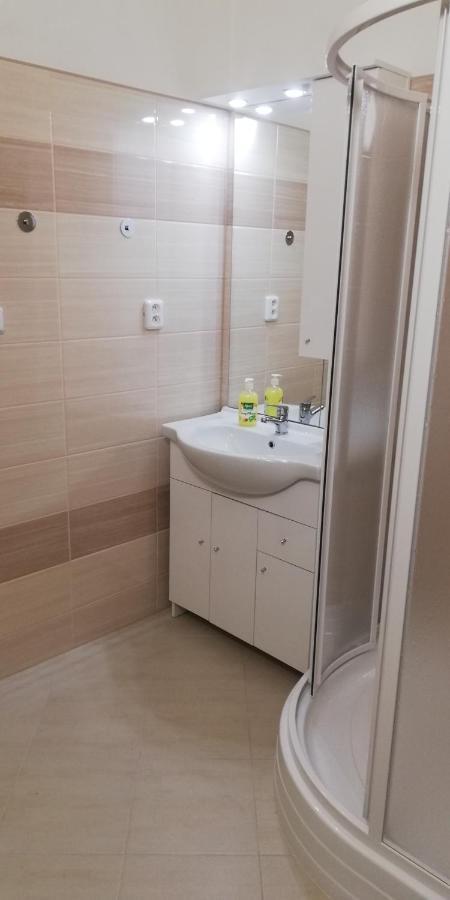 Booking Trzni ديشين المظهر الخارجي الصورة
