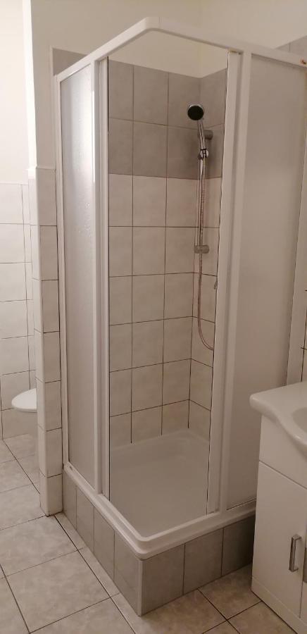 Booking Trzni ديشين المظهر الخارجي الصورة